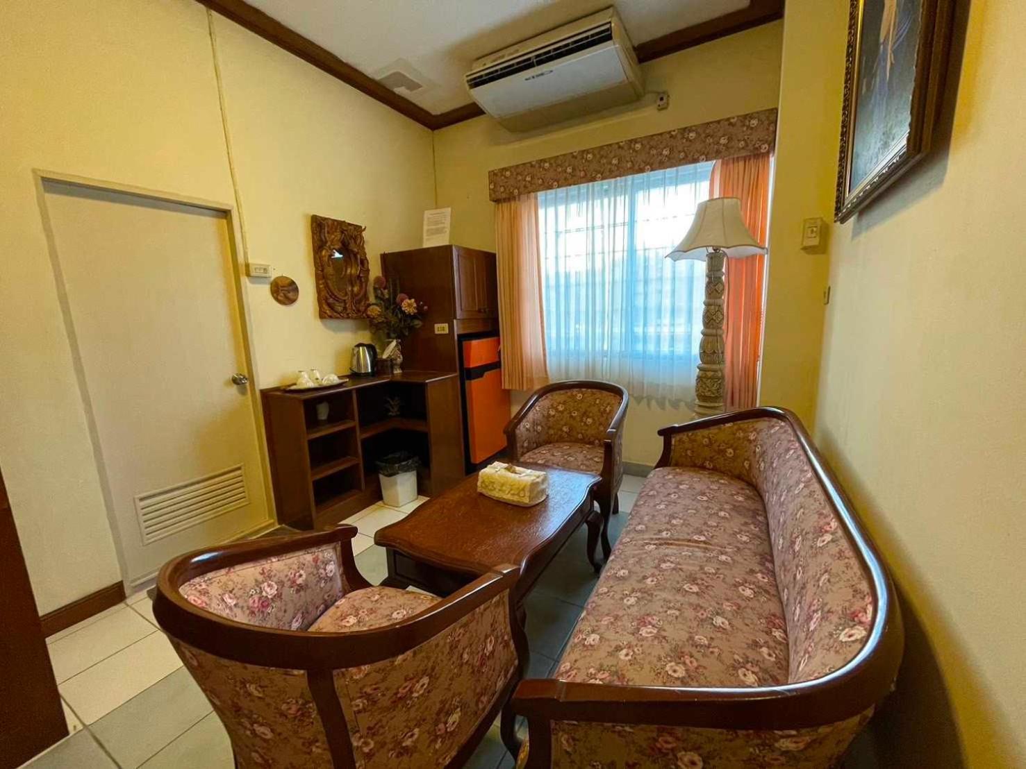 Oyo 75486 Anna Residence Jomtien Ngoại thất bức ảnh